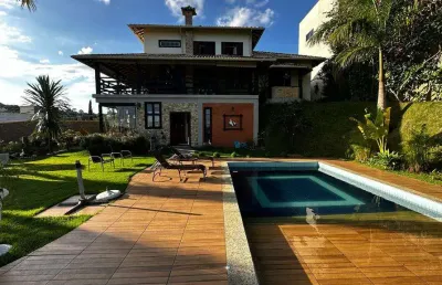 Vendo essa casa espetácular toda rústica no condomínio portal do aeroporto