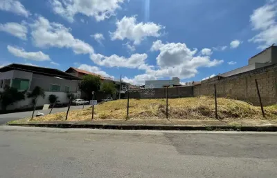 Terreno à venda na Rua Francisco Baptista de Oliveira, lote 22, Aeroporto, Juiz de Fora