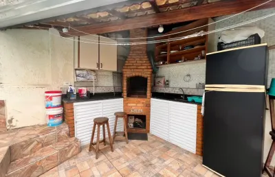 Casa isolada com 3 dormitórios a 200m da praia – caiçara, praia grande/sp ️