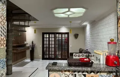 Casa com 2 dormitorios em excelente estado de conservacao, garagem pra 2 carros em condominio fechado a 1,5 da estacao dom bosco
