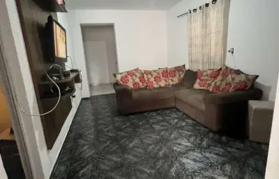 Sao quatro casas amplas, com 2 vagas de garagem, localizado a 500m da estacao jose bonifacio, proximo ao banco caixa economica federal, supermercado d&#39;avo