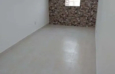 Apartamento reformado /02 dorm / 01 sala/cozinha/banheiro / quitado com escritura