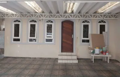 Sobrado 4 dormi, 2 wc, cozinha,  sala de tv e sala de jantar,  garagem 2 veiculos, lavanderia e churrasqueira.