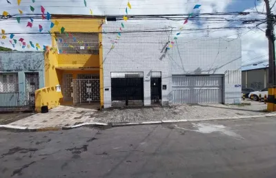 (ca2301) excelente casa medindo 250m² localizada no centro