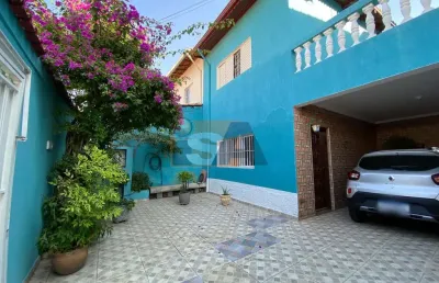Sobrado com 3 dormitórios sendo 1 suíte; 3 vagas de garagem; em poá