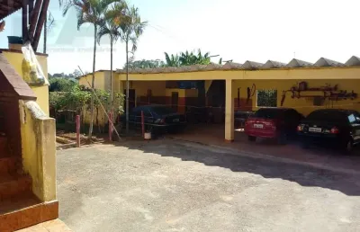 Casa com 3 quartos para alugar na Avenida Deputado Castro de Carvalho, 624, Vila Júlia, Poá
