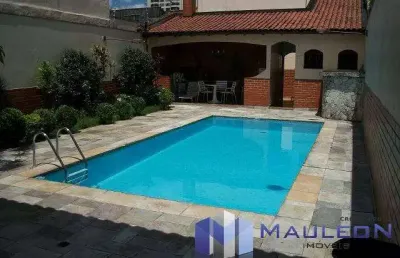 Casa assobradada com piscina - excelente localização !!!