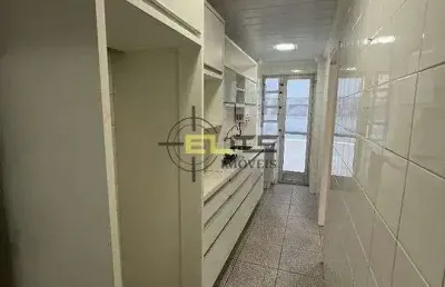 Apartamento à venda, com ampla sacada de 03 dormitórios, sendo 01 suíte no centro - florianópolis
