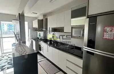 Apartamento à venda, mobiliado de 02 dormitórios (01 suíte), sacada com churrasqueira no pagani - p