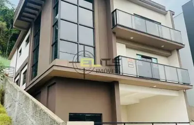 Linda e ampla casa de 4 dormitórios, com piscina no condomínio vista da pedra, em são josé/sc