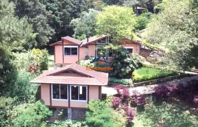 Casa de luxo em condomínio à venda em embu das artes-sp, 4 quartos, 1 suíte, 3 salas, 6 banheiros, 7 vagas de garagem.