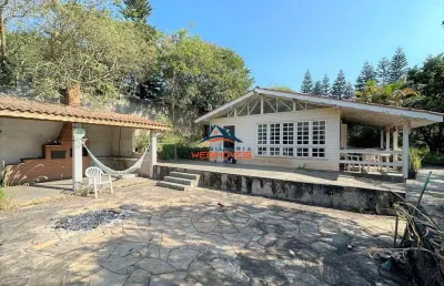 Casa à venda na granja viana, carapicuíba-sp: 3 quartos, 1 suíte, 2 salas, 1 banheiro, 6 vagas de garagem, 196m². aproveite!