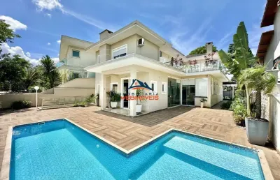 Casa de luxo em condomínio golf gardens em carapicuíba-sp: 4 quartos, 2 suítes, 3 salas e 3 vagas de garagem!