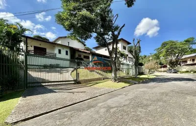 Imperdível: casa à venda em carapicuíba-sp, no bairro águas da fazendinha, com 4 quartos, 3 suítes, 3 salas, 5 banheiros, 8 vagas de garagem e 359,18 m² de área!