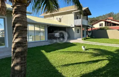 Casa em condomínio fechado com 4 quartos à venda na Rua Isid Dutra, Sambaqui, Florianópolis