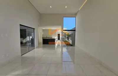 Casa de alto padrão em condomínio: 3 quartos, 1 suíte, 2 salas, 3 banheiros, 4 vagas de garagem em nova odessa-sp.