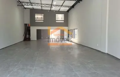Lindo salão comercial, otima localização, com acabamento fino