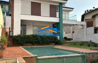 Linda casa em condomínio com 260 m²  no golf vilage para locaçâo