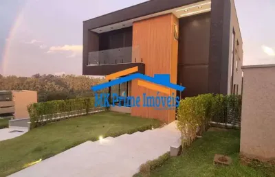Luxuosa casa nova no condomínio gênesis ii sendo 490m² de terreno.