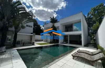 Sobrado luxuoso com 850 m² - localização privilegiada e design exclusivo.