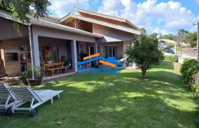 Casa em condonínio com 700m² sendo 3 suítes em atibaia.