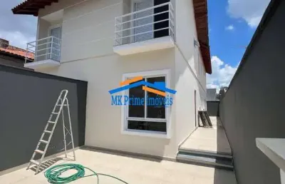 Excelente sobrado novo 125m² com 3 dormitórios sendo 1 suíte no umuarama.