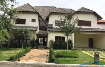 Excelente casa em condomínio na aldeia da serra no morada dos pássaros.