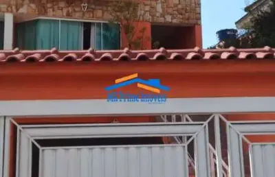 Lindo sobrado com 4 dormitórios sendo 2 suítes e 5 vagas de garagem.