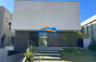 Casa em condomínio a venda sendo 4 suítes, 7 vagas no villa solaia.