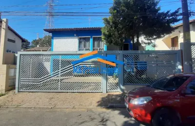 Linda casa assobradada com 4 dormitórios, 300 m² total, piscina!