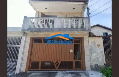 Excelente sobrado com 3 dormitórios sendo 1 suíte e 2 vagas de garagem.