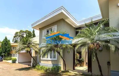 Linda casa em condomínio com 5 dorm. 4 suítes, 6 vagas, próx ao brooklin!