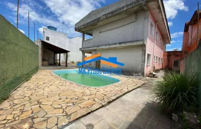 Excelente sobrado com 6 dormitórios sendo 5 suítes e 6 vagas de garagem.