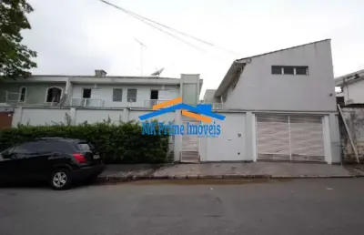Excelente sobrado com 3 dormitórios sendo 2 suítes e 3 vagas de garagem.