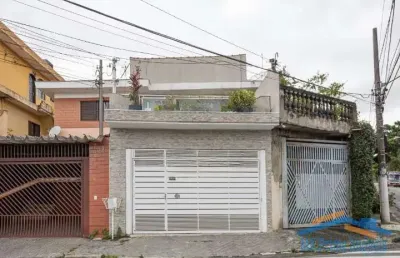 Lindo sobrado com 3 dormitórios sendo 1 suíte e 2 vagas de garagem.