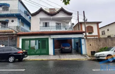 Sobrado residencial/comercial com 3 dormitórios sendo 2 suítes.