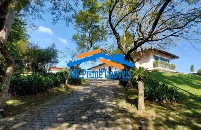 Casa térrea com 3 suítes na granja viana para locação