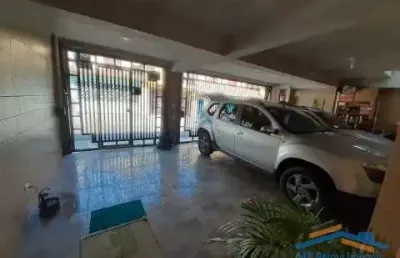Excelente sobrado com 3 dormitórios sendo 1 suíte e 3 vagas de garagem.