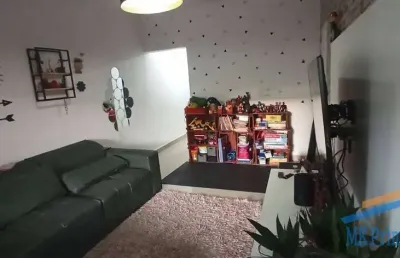 Sobrado 166m² com 3 dormitórios sendo 1 suíte no jd das flores.