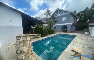 Casa de condomínio em aldeia da serra com 4 dormitórios.
