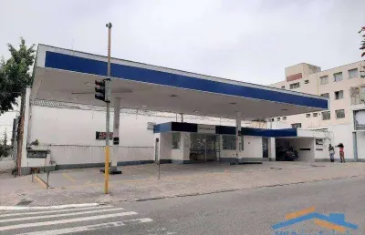 Terreno com potencial para posto de gasolina, farmácias e lojas.