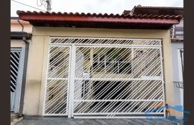 Excelente casa térrea com 2 suítes, e 5 vagas de garagem.