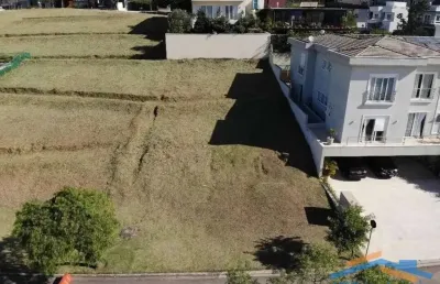 Terreno com 556 m² no residencial gênesis ii - alphaville.