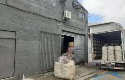 Ótimo galpão comercial com 450mt² de área construída.