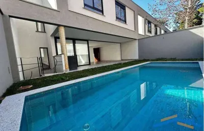 Linda casa com piscina no condomínio venezia - alto da boa vista/sp.