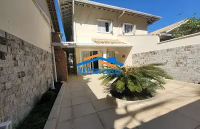 Sobrado em condomínio 3 dormitórios sendo 1 suíte - 2 vagas - piscina