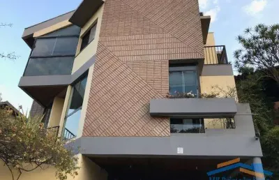 Sobrado alto padrão - 4 suítes - piscina - escritório - reformada