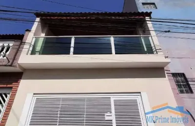 Excelente casa assobradada com 2 dormitórios e 2 vagas de garagem.