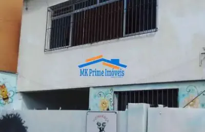 Casa assobradada com 3 quartos e 4 vagas no jardim das flores.