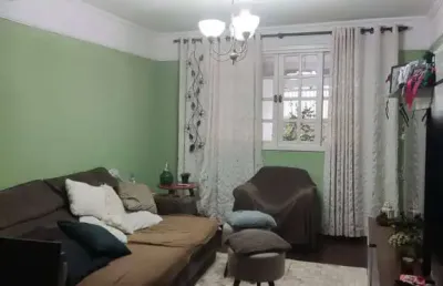 Excelente sobrado com 5 dormitórios e 2 vagas de garagem.
